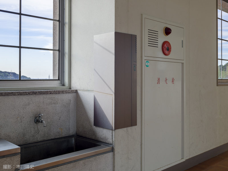 隅の風景750mm(h)×250mm(w)×250mm(d)　写真